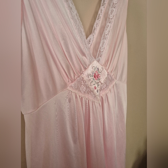 Vintage Lorraine Robe & Nightgown Set - Picture 16 of 16